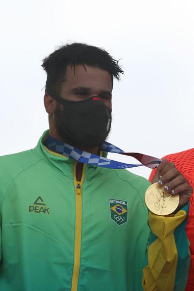 Ítalo Ferreira é campeão olímpico no surfe