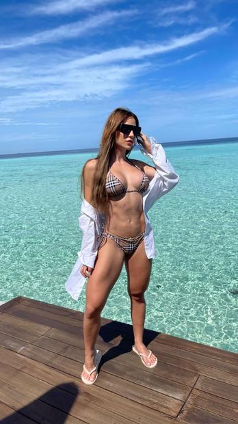 Gabi Martins ostenta corpo sarado com biquíni de R$2,9 mil