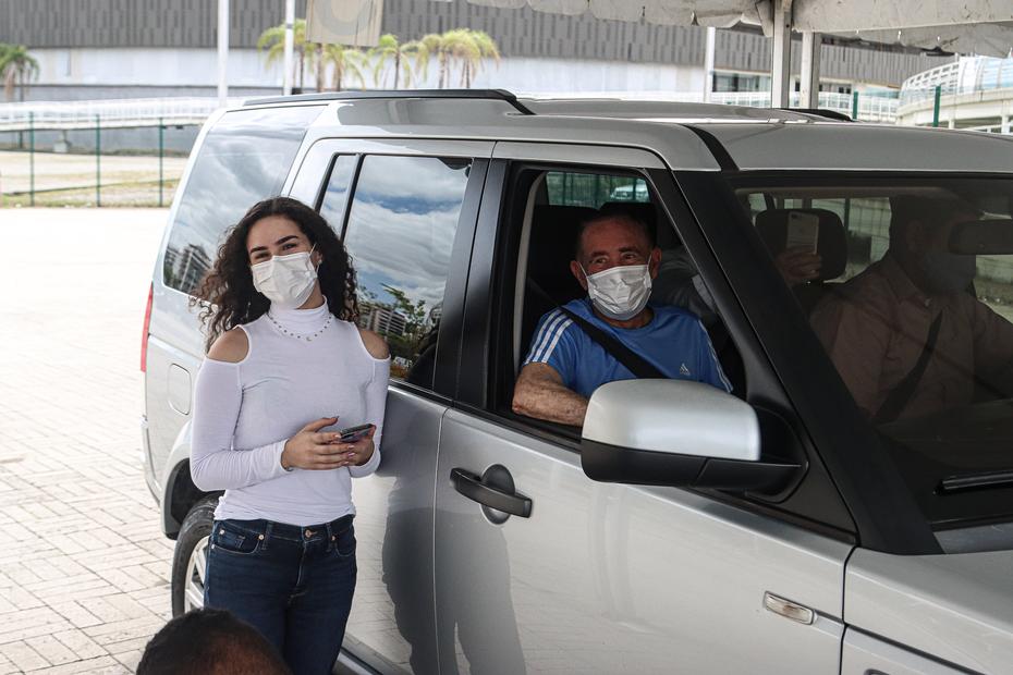 Renato Aragão toma dose de reforço da vacina 