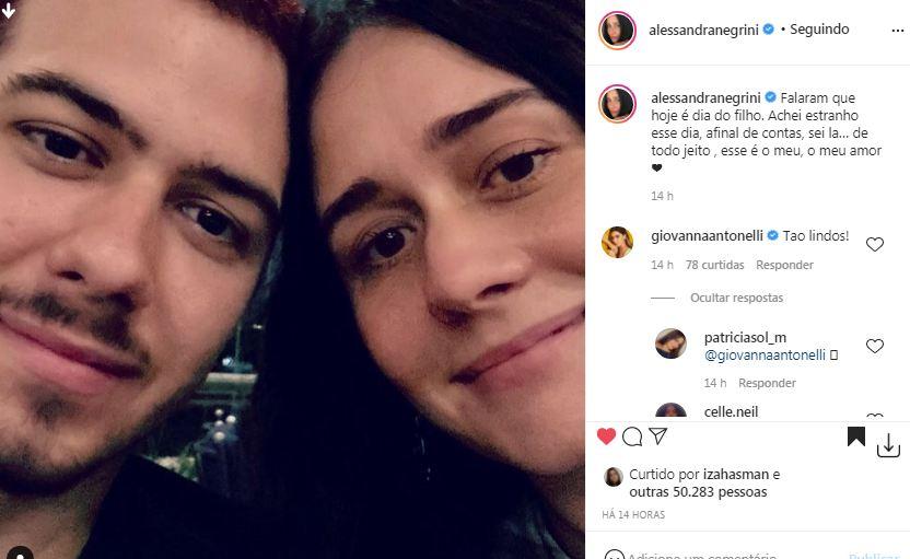 Alessandra Negrini posa com o filho e fãs exaltam beleza da família