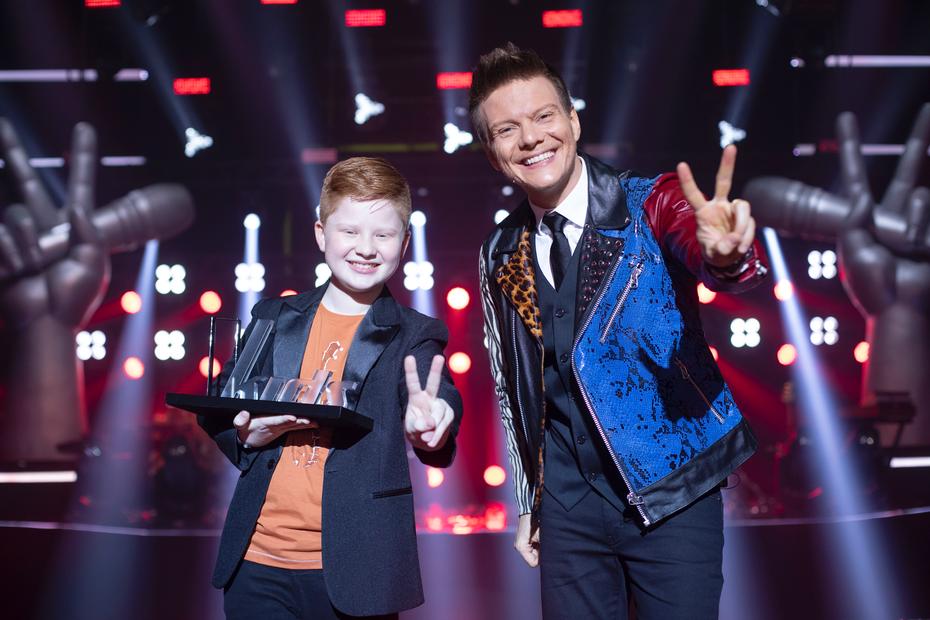 Gustavo Bardim, do time de Michel Teló, é o campeão do 'The Voice Kids'