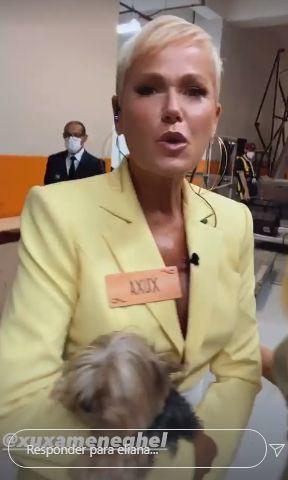 Eliana reencontra Xuxa nos bastidores do SBT