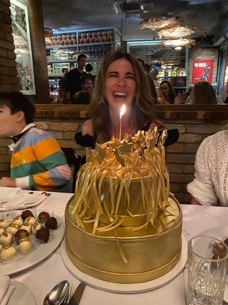 Luciana Gimenez celebra aniversário com herdeiros e namorado