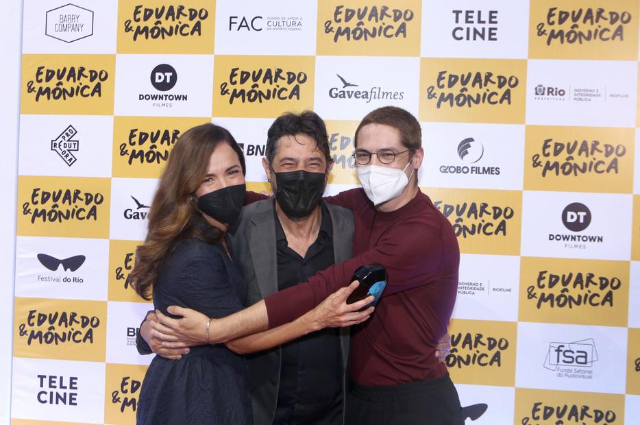 Elenco de Eduardo e Mônica marcam presença em festival