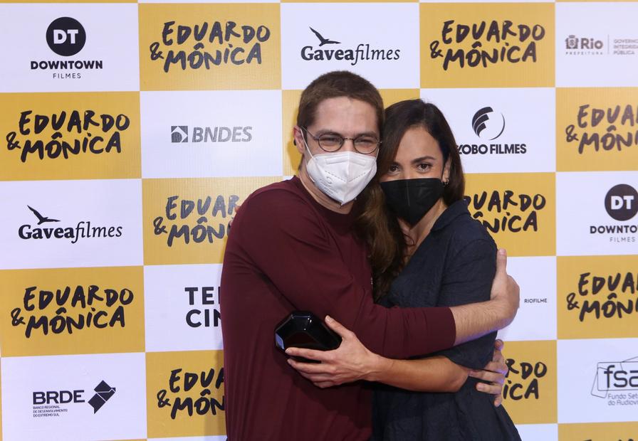 Elenco de Eduardo e Mônica marcam presença em festival