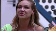 Bárbara chora muito no reencontro com ex-colegas e comove Tadeu Schmidt - (Divulgação/TV Globo)