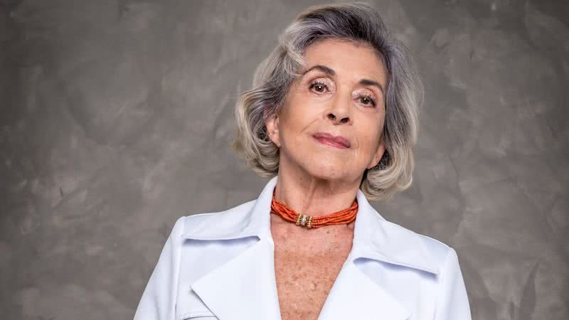 Aos 80 anos, Betty Faria chama atenção de maiô na praia - (Divulgação/TV Globo)