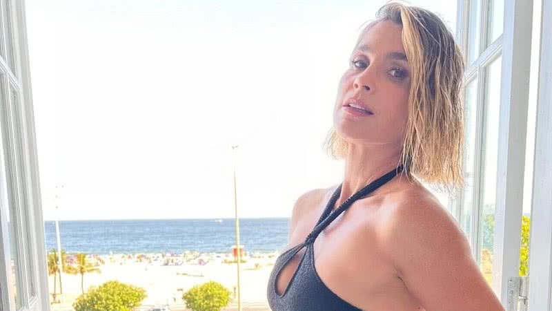 Flávia Alessandra impressiona ao surgir com vestido recortado - Reprodução/Instagram