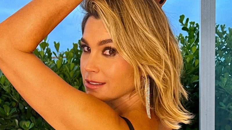 Com vestido coladinho, atriz Flávia Alessandra surge poderosa e encanta fãs - Reprodução/Instagram