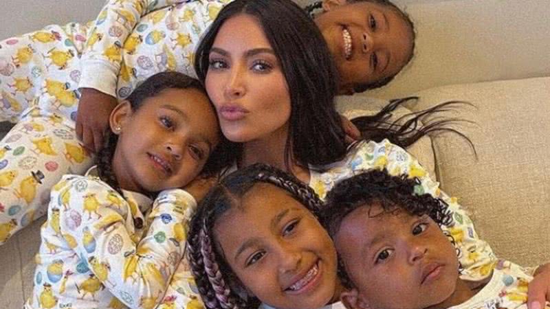 Kim Kardashian curtiu o domingo de Páscoa com os filhos - Reprodução: Instagram