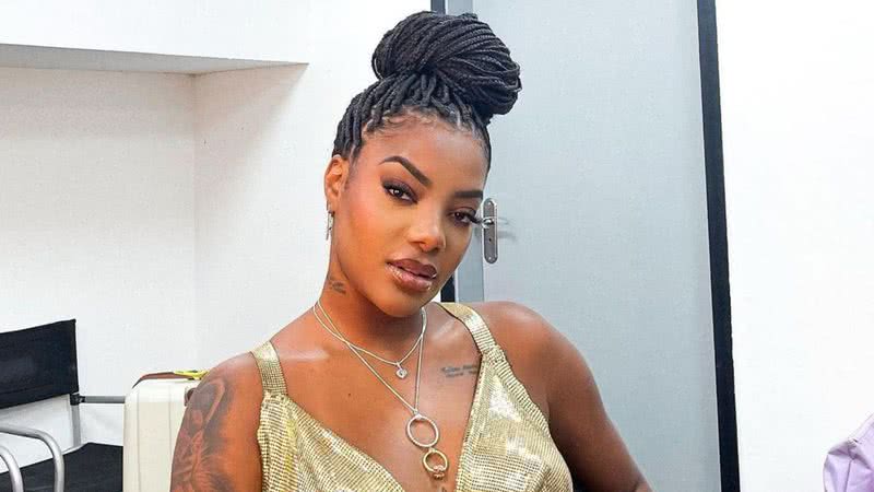 Ludmilla esbanja estilo ao surgir usando vestido dourado arrasador - Reprodução/Instagram