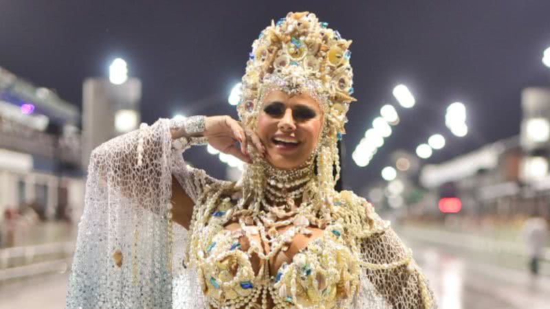 Rainha de bateria, Viviane Araujo desfile pela Mancha Verde exibindo barrigão - Leo Franco/AgNews