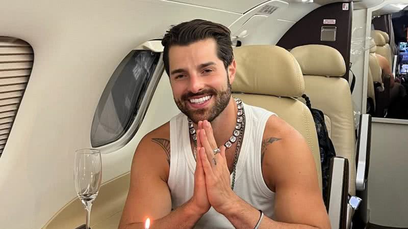 Alok celebra aniversário de 31 anos com festa improvisada em avião particular - Foto/Instagram