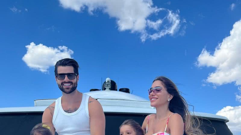 DJ e produtor Alok curte final de semana em Ibiza, na Espanha, na companhia de sua família - Foto/Instagram