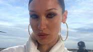 Bella Hadid destaca corpão sarado em cliques com biquíni cavadíssimo em praia paradisíaca - Foto/Instagram