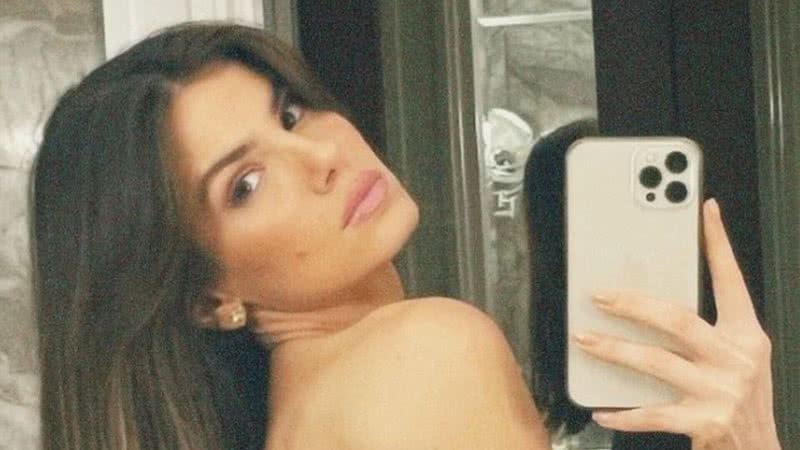 Camila Queiroz publicou uma série de fotos vestindo um look elegante - Reprodução: Instagram