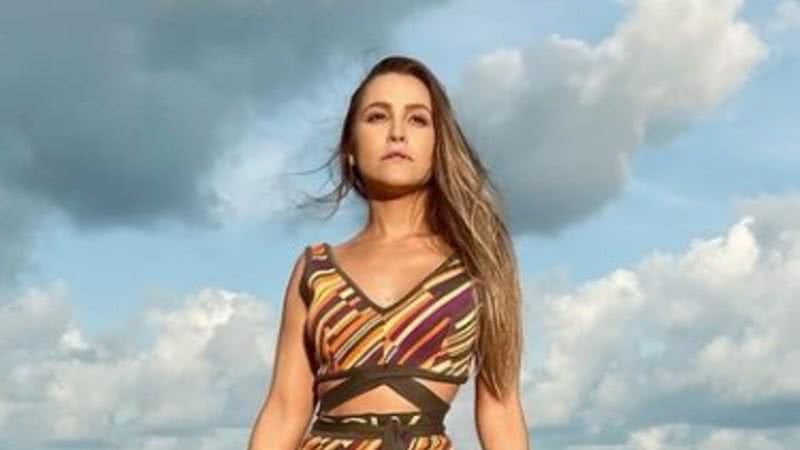 Carla Diaz surgiu com biquíni colorido durante suas férias - Reprodução: Instagram