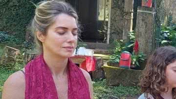 Leticia Spiller faz yoga com a filha - Reprodução/Instagram