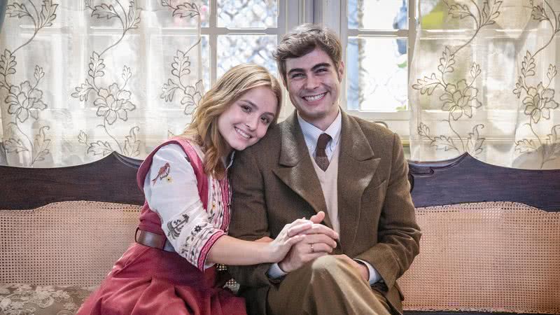 Isadora (Larissa Manoela) e Davi (Rafael Vitti) em cena de 'Além da Ilusão' - Foto: Globo / Fábio Rocha