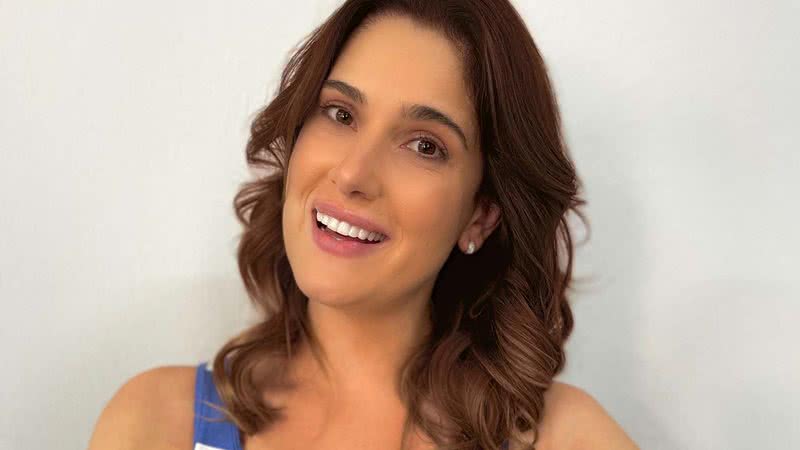 Karina Dohme nos bastidores da série 'Os Parças' - Foto: Divulgação