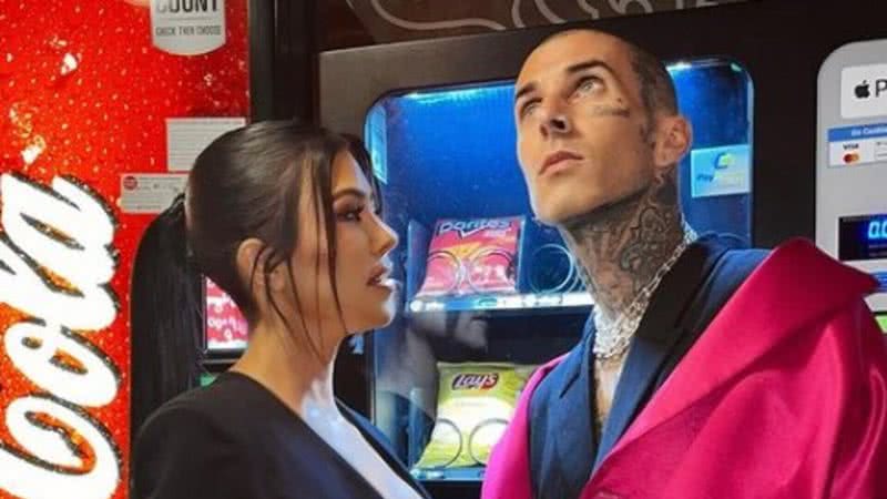 Kourtney Kardashian e Travis Barker apareceram estilosos em mercado - Reprodução: Instagram