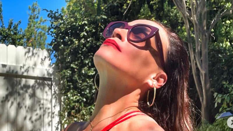 Suzana Pires mostra fotos de biquíni na piscina - Foto: Reprodução / Instagram