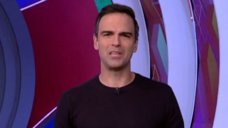 Tadeu Schmidt é o apresentador do BBB 23; a edição é a mais lucrativa da história do programa - Foto: Reprodução/Globoplay