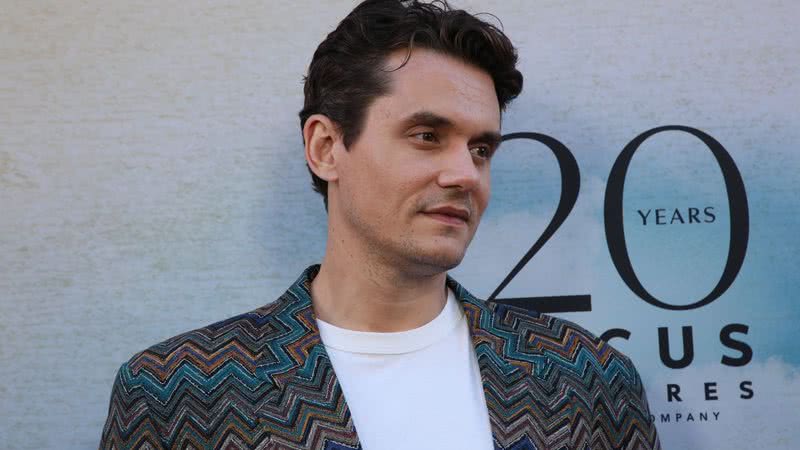 John Mayer assume que não namora mais por estar 6 anos sem beber - Foto: Gettyimages