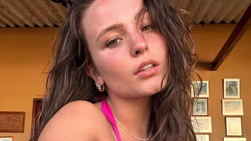 Larissa Manoela esbanja beleza natural em selfies de biquíni - Reprodução/Instagram