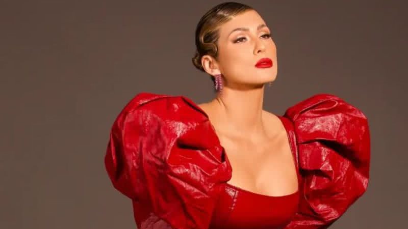 Lívia Andrade arrasa com vestido vermelho - Reprodução/Instagram/@fotosyansalvatierra