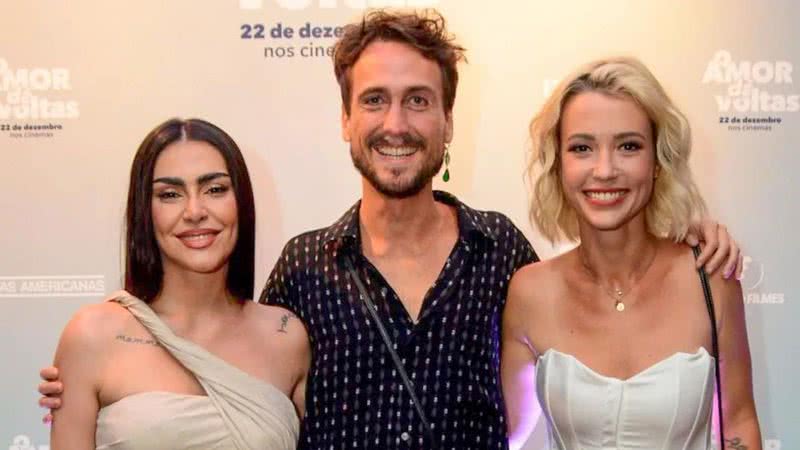 Os atores Cleo, Igor Angelkorte e Juliana Didone em pré-estreia do filme O Amor Dá Voltas - Foto: Reprodução/Instagram @julianadidone