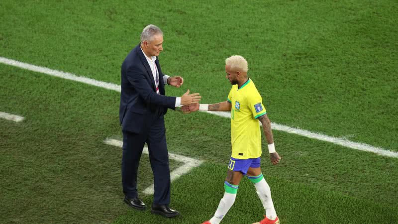 Atacante da Seleção Brasileira Neymar Jr. se revolta ao ver ex-empresário falando mal de ex-técnico do Brasil - Foto: Reprodução / Instagram / Getty Images