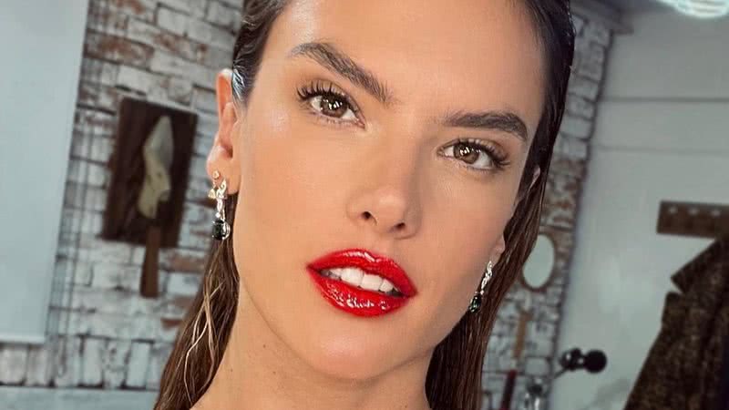 Alessandra Ambrósio exibe corpão em dia de praia no Brasil com biquíni branco - Foto/Instagram