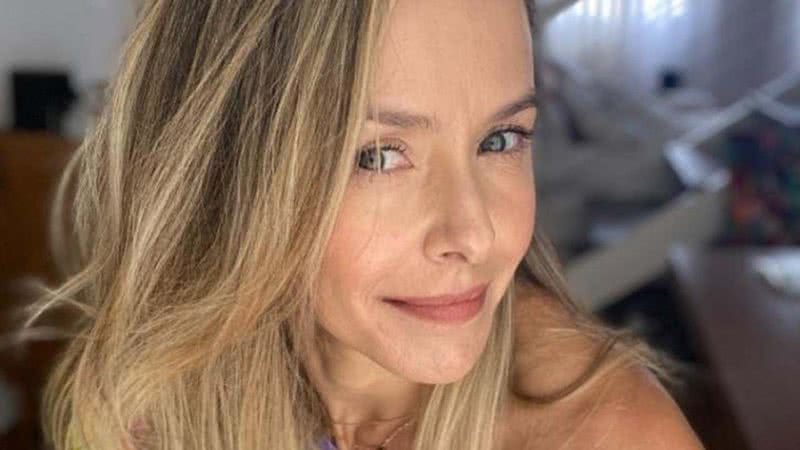 Aos 47 anos, Bianca Rinaldi impressiona de fio dental e topless - (Reprodução/Instagram)