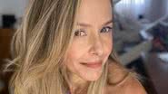 Aos 47 anos, Bianca Rinaldi impressiona de fio dental e topless - (Reprodução/Instagram)