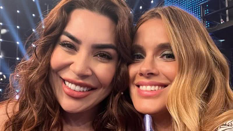 Carolina Dieckmann se diverte ao lado de Naiara Azevedo durante 'Domingão' - Reprodução/Instagram