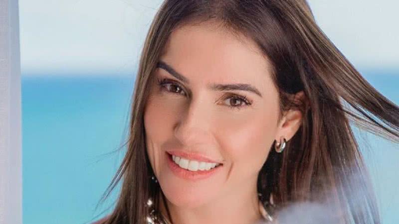 De fio dental, Deborah Secco exibe corpão sarado em flagra na praia - (Reprodução/Instagram)