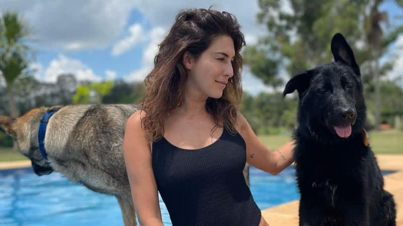 Fernanda Paes Leme aproveita banho de piscina com seus cachorros - Reprodução/Instagram