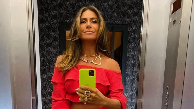 Giovanna Antonelli esbanja beleza e sensualidade ao surgir de biquíni em praia paradisíaca: - Reprodução/Instagram