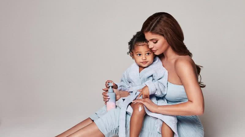 Kylie Jenner celebra aniversário de 4 anos da filha, Stormi Webster, com clique raro em família - Foto/Kylie Baby