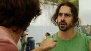 Roni surta e acaba com uma pessoa em 'Quanto Mais Vida, Melhor' - (Divulgação/TV Globo)