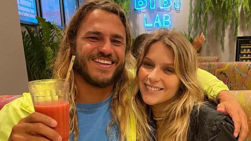 Caio Vaz surge em clima de romance com Isabella Santoni - Reprodução/ Instagram