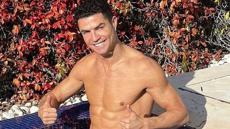 Pai de 4 crianças, o craque Cristiano Ronaldo aproveitou dia de praia na companhia da família - Reprodução / Instagram