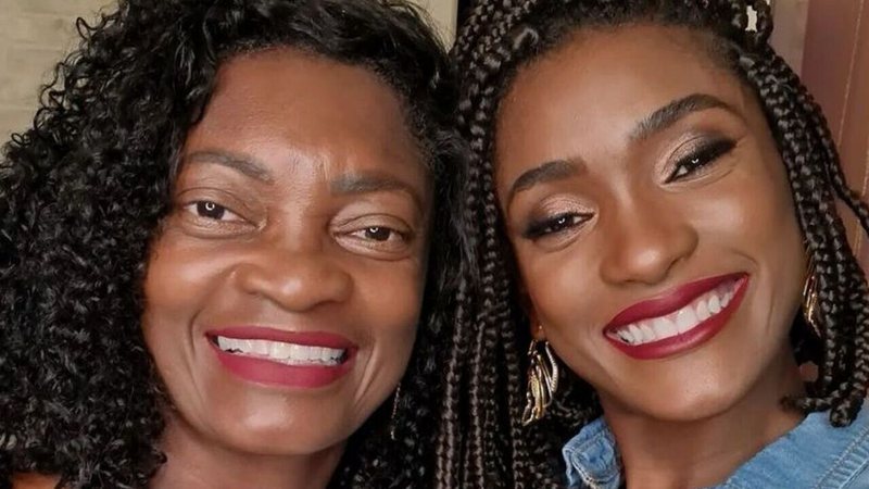 Erika Januza faz cliques carinhosos ao lado da mãe, Tina, e encanta a web - Reprodução / Instagram