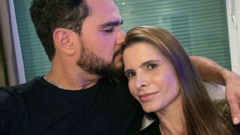 Flávia Camargo se declara ao marido em dia do aniversário do cantor - Reprodução / Instagram