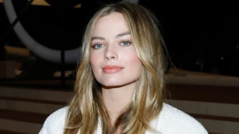 Margot Robbie apareceu no show de uma marca de luxo na Paris Fashion Week - Foto: Getty Images