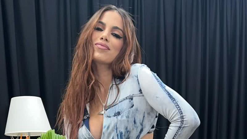 No hospital, Anitta atualiza fãs sobre estado de saúde - Reprodução/Instagram