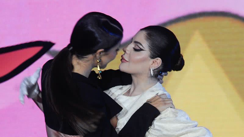 Bianca Andrade e GKay se beijam no MTV MIAW 2022 - Eduardo Martins/Agnews