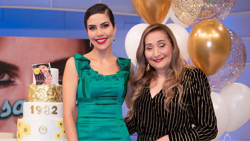 Daniela Albuquerque e Sonia Abrão no programa Sensacional - Foto: Divulgação/RedeTV!