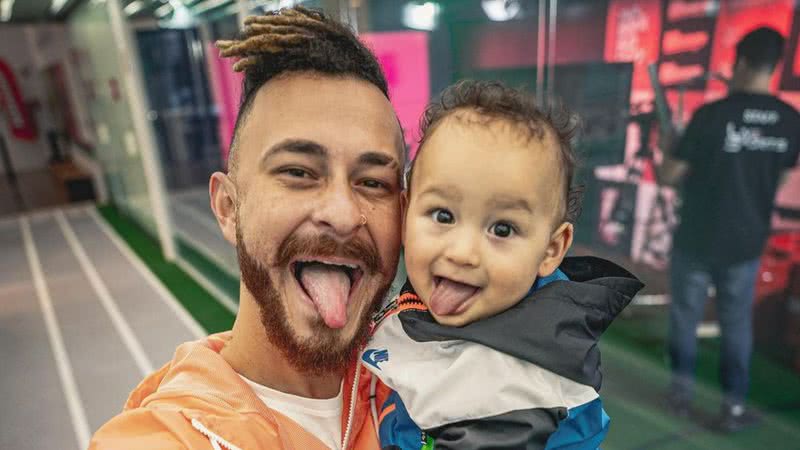 Fred leva o filho para conhecer seu time de futsal - Reprodução/Instagram